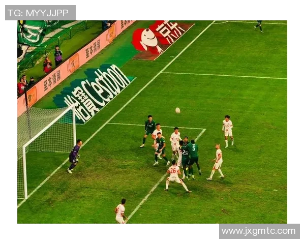 铁人精神在足球场上闪耀谁是这位传奇足球明星的真实身份